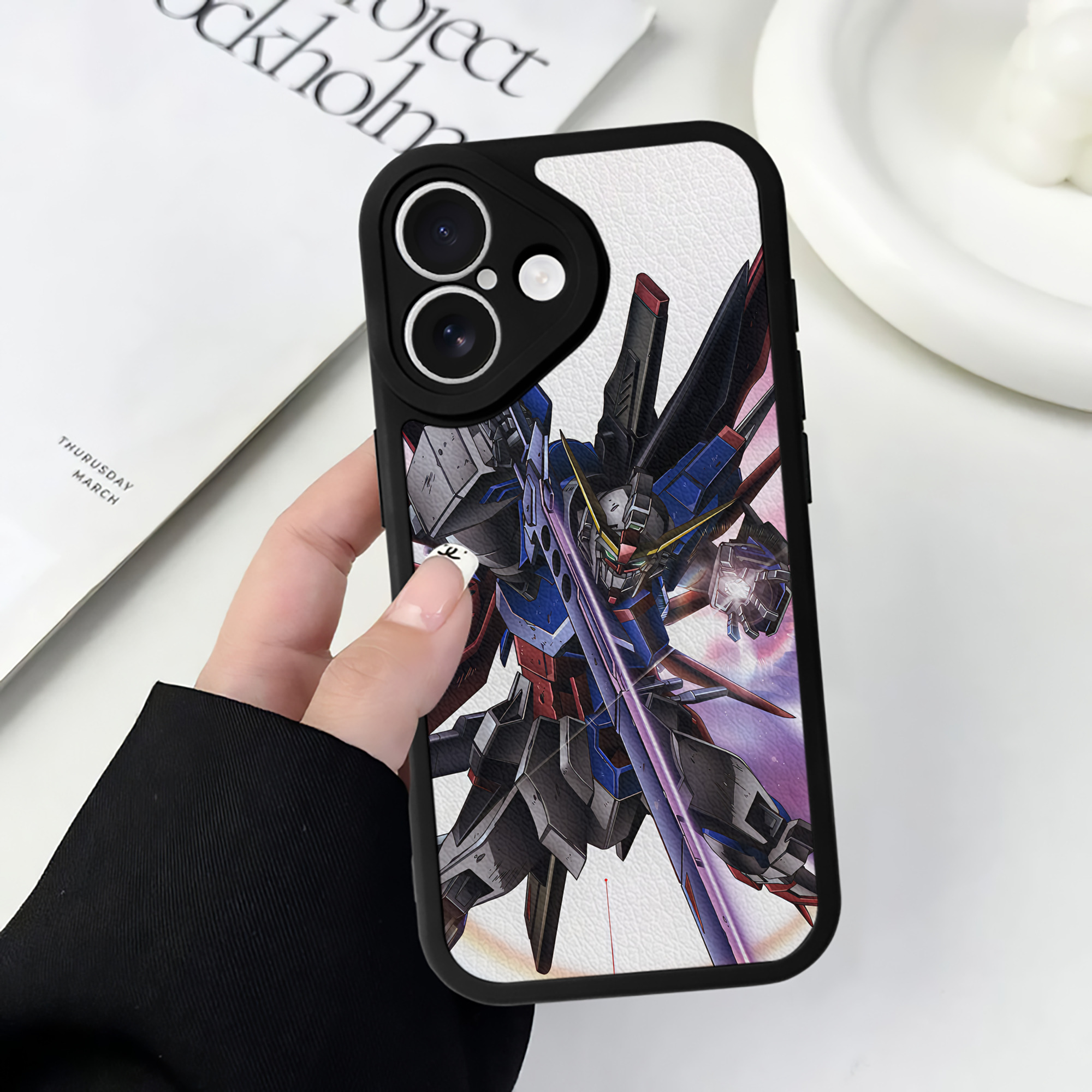 （画像用） 機動戦士ガンダム Mobile Suit Gundam 【iPhone 16シリーズ対応】シリコンスマホケース（レザー調） 材質：シリコン